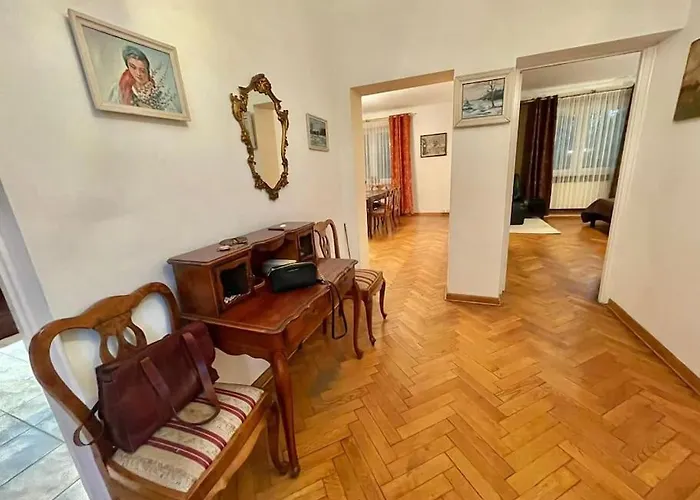 Beautiful Villa With Garden In Milanowek