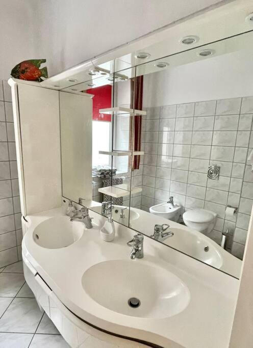 Beautiful With Garden In Milanowek